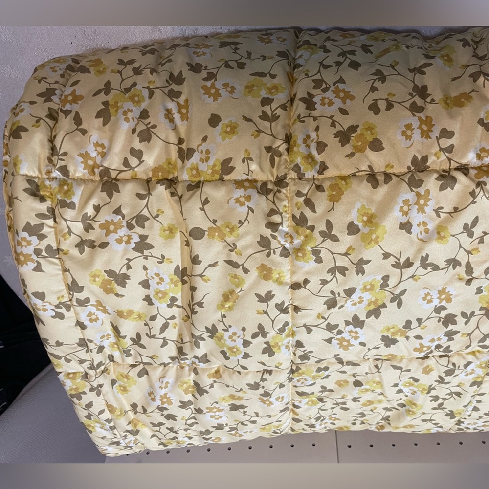 At Home quilted soft yellow  floral reversible 88x92” lightweight comforter
